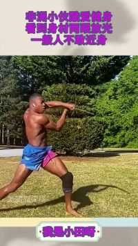 非洲小伙酷爱健身，看到身材两眼放光，一般人不敢近身