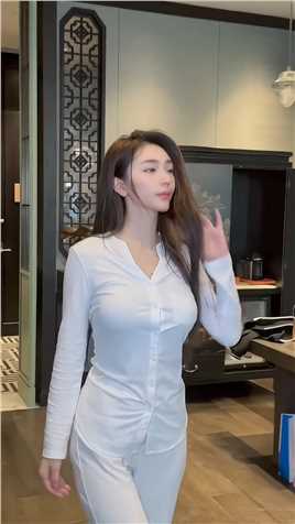 自从老婆怀三胎后 感觉她整个人 眼神都变的不一样了