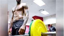 迈克尔·乔丹的力量训练。#乔丹 #健美经典视频 #迈克尔乔丹