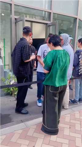  陈冠希 久违现身，2008他宣布无限期退出娱乐圈，那时候他27岁，红遍了亚洲，被视为刘德华接班人，时间真的好快，竟然已经快15年了，还有多少人记得他呢？ 