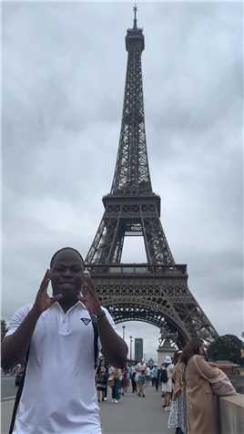 我终于到达巴黎埃菲尔铁塔圆梦了湖的环球之旅老外