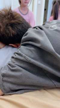  莱莱九九：早知道这样，我俩干脆睡门口了 