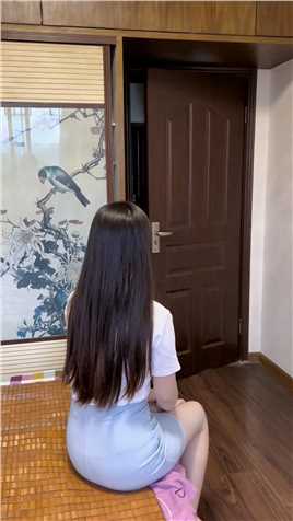 为什么每次老公出差回来，要先看床底跟衣柜才肯抱？#这操作都看傻了#万万没想到#夫妻