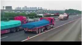 杭州湾环线高速盲驾事故：货车司机横跨栏杆，遭低头杀手致命冲击#车祸#珍爱生命 (3)