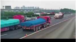 杭州湾环线高速盲驾事故：货车司机横跨栏杆，遭低头杀手致命冲击#车祸#珍爱生命 (1)