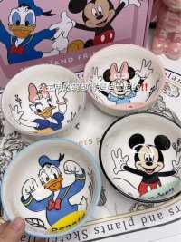 啊啊啊这个#迪士尼 卡通碗也太好看了叭！！不到20r可爱到心巴巴上了！#餐具 #陶瓷碗 #颜值餐具