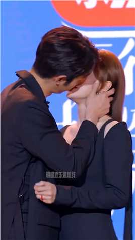 #秦岚,#刘以豪,上演错位吻，其他旁边的明星们反应也太搞笑了