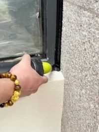 外墙打胶试试这个海绵球#门窗安装 #门窗人的日常 #海绵球#外墙打胶