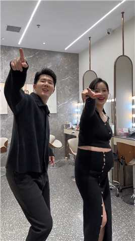 拍孕妇照，小孕妈又要活动活动筋骨