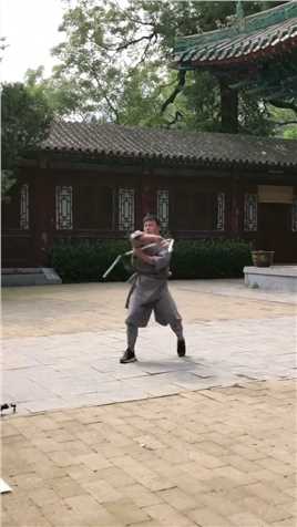 释小龙练习三节棍#中国传统武术.
