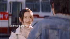 大学生x辍学生 初见她向他问路，对她一见钟情，专门去她兼职的打工，制造各种偶遇 .#李庚希 #漫长的季节