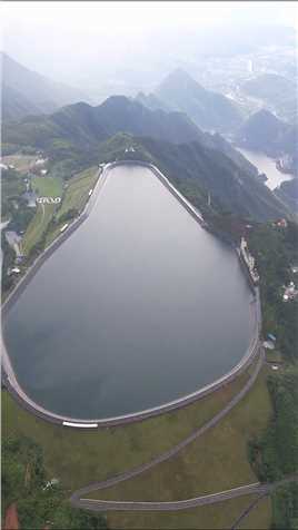 在浙江千米之高的山顶之上，竟然有一个大水库，容量达885万立方米，相当于半个西湖，这么大的水容量，水到底从何而来？！