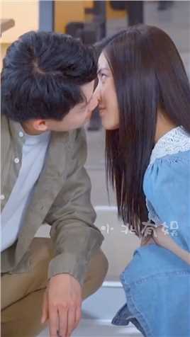 . 看吴景昊和韩菲拍吻戏的过程，导演怎么说的啊