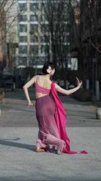 日常赶不上末班车系列～潦草风拍摄技法了解一下#傣族舞 #翻跳  #民族舞