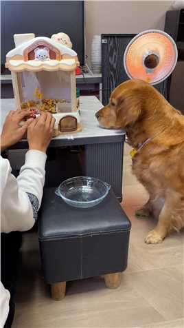  狗子也有自己的零食机了😁#萌宠