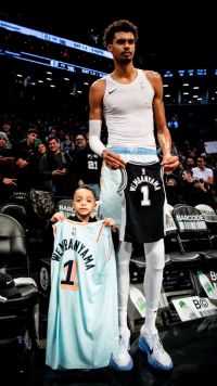 一件球衣引发的官司，文班亚马的爱心到底值多少钱？