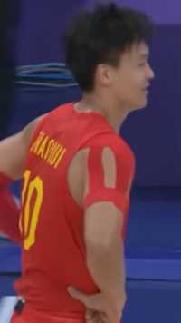 中国男篮半场落后中国台北3分，每个队员表情凝重没有重昨天的失败里走出来  