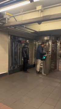 纽约地铁太离谱